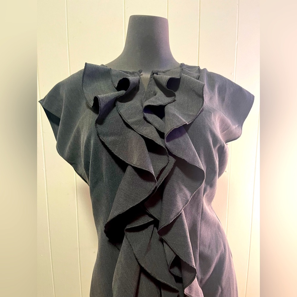 Olivia Matthews Size 12 Gray Ruffled Dress | Zip-up with broken clasp